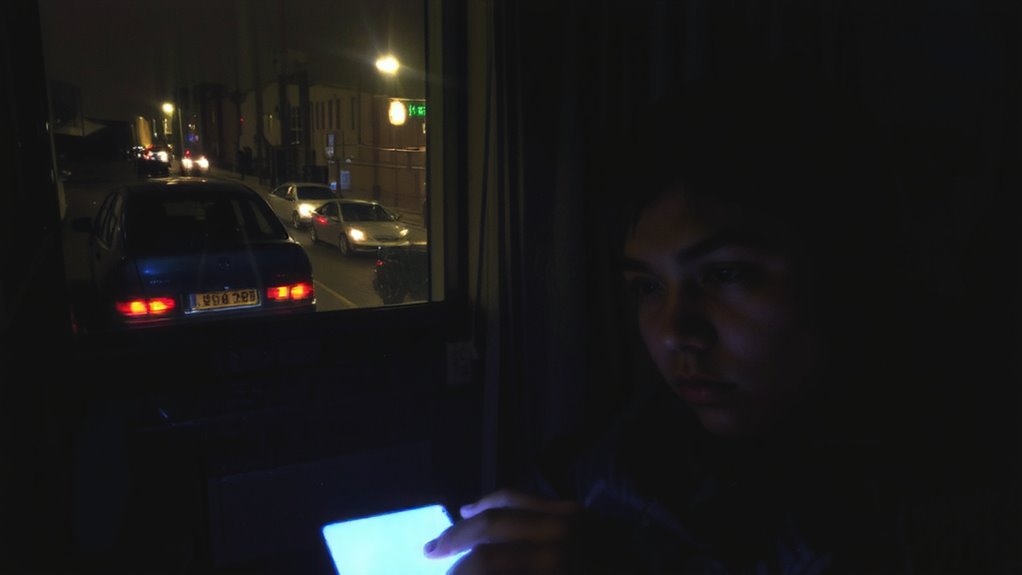 blue light disrupts sleep